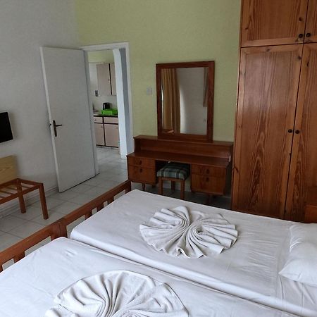 Island Budget Apartments Paphos Exterior photo